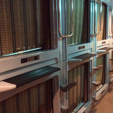 Capsule Inn Miyako Йокогама Экстерьер фото